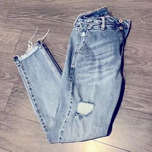 Kancan lightly distress mom jean. Size 3/25